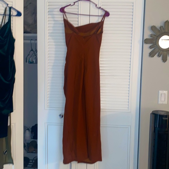 Terracotta long dress with leg slit - Picture 2 of 3